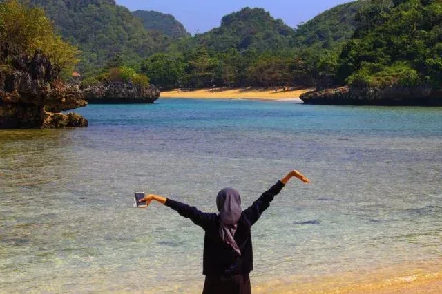 Pantai Gatra Malang