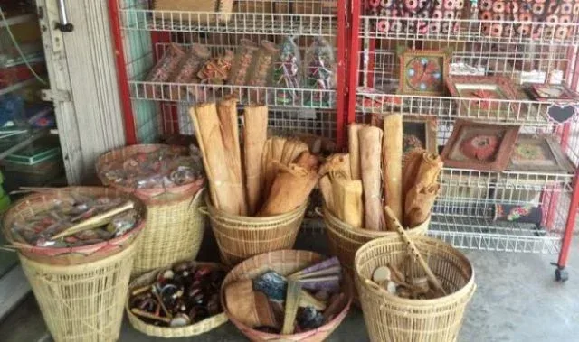 kerajinan kulit lantung