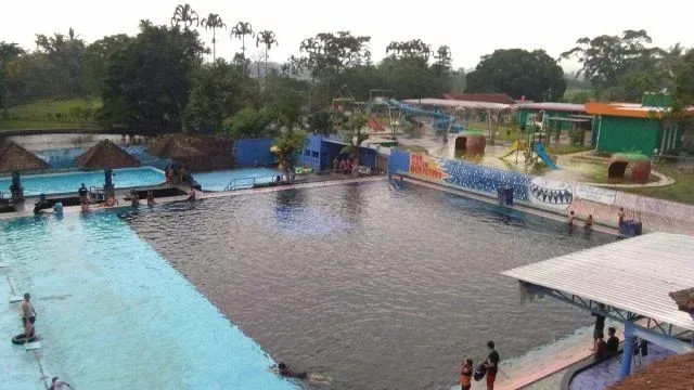 kolam renang (pemandian) muncul