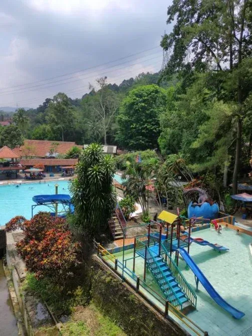kolam renang tirto argo siwara