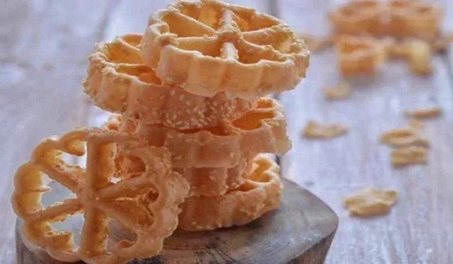 kue khas bengkulu kembang goyang