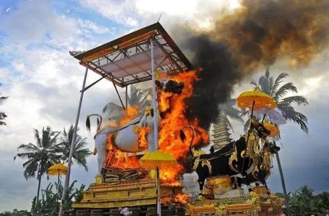 upacara ngaben