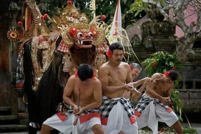 upacara ngurek