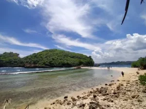 pantai batu bengkung malang