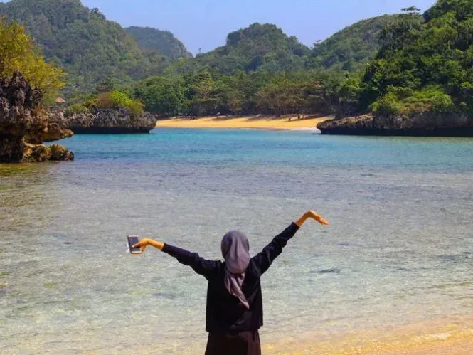 pantai gatra malang selatan by widia irfiani 2021 06 08