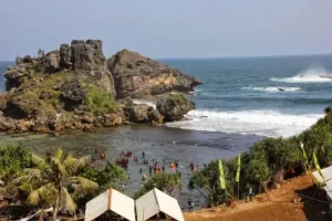 pantai nglambor gunung kidul
