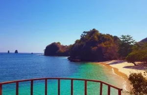 pantai tiga warna by sayyidah allathifah