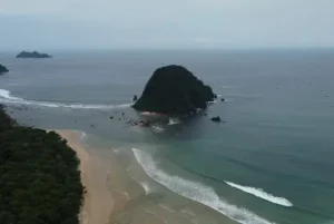 pulau merah