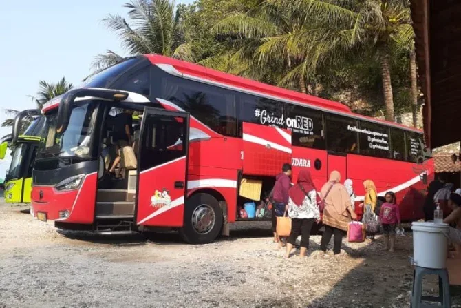 sewa bus pariwisata blitar