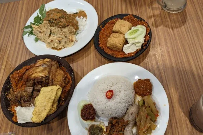 makanan khas tangerang selatan