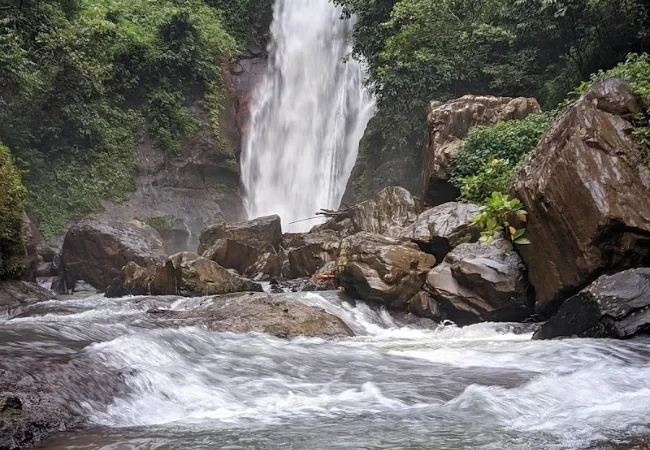 air terjun antrokan jember