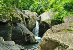 air terjun batu belah dewasana