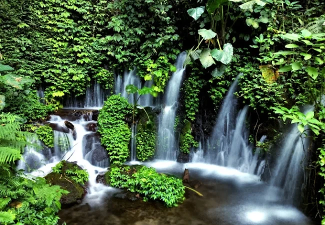 air terjun sumber pitu