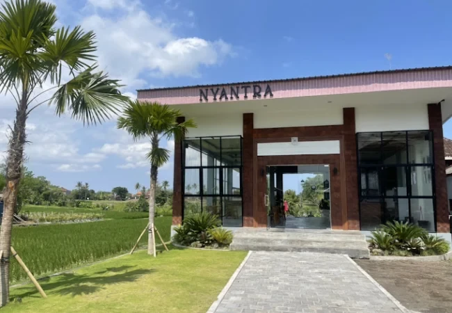 nyantra café & eatery