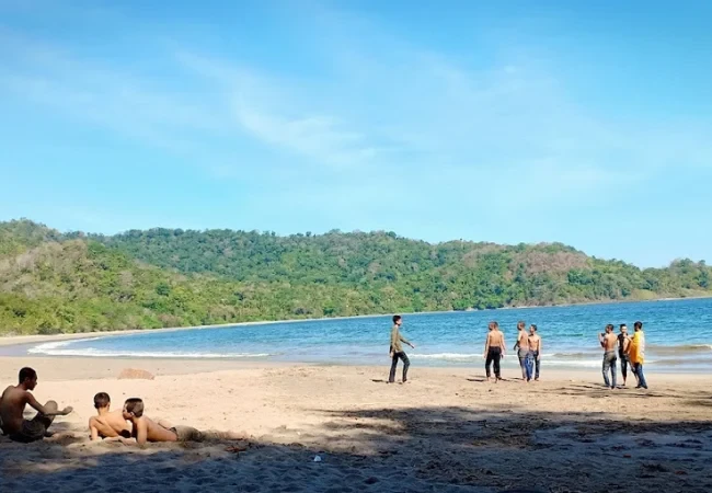 pantai nanggelan