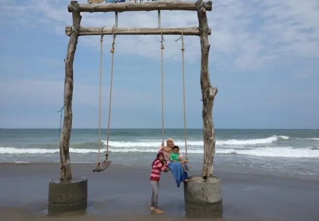 pantai petitenget badung