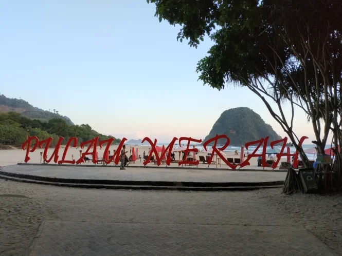 pantai pulau merah 2019 07 28