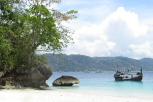 pantai teluk biru 0