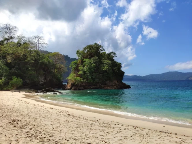 Pantai Teluk Hijau