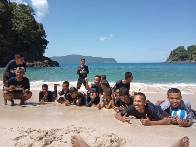 Pantai Teluk Hijau