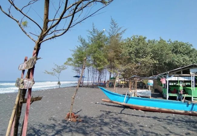 pantai watu pecak