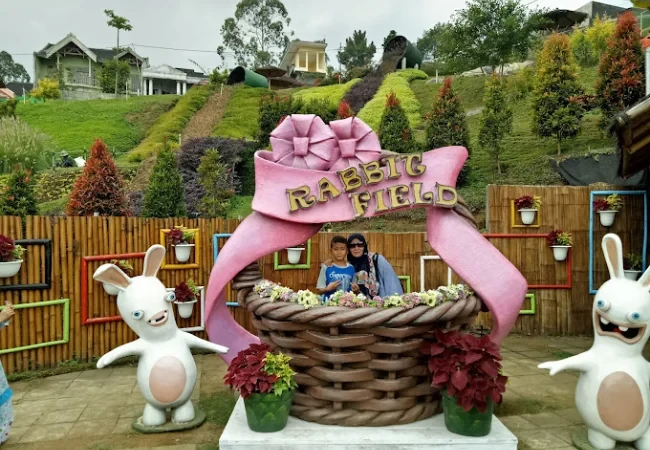 taman kelinci dan rumah hobbit
